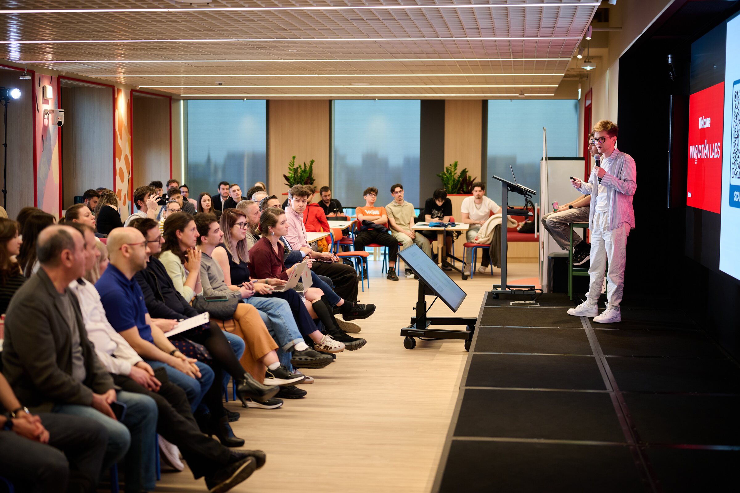 FlavoRotor founder presenting on the Innovation Labs stage